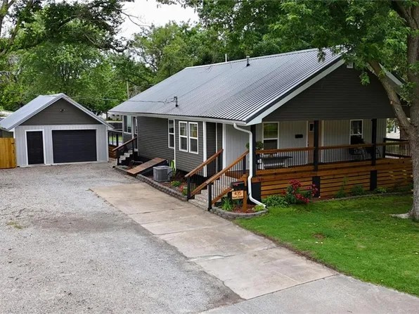 435 N Tower St, Nevada, MO 64772