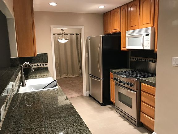 Dual fuel range with convection oven and microwave 