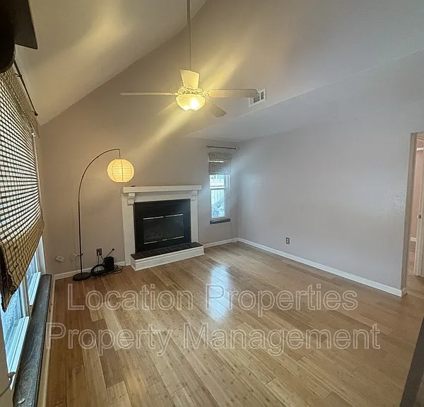 1905 W 3rd St #1 — Photo 4