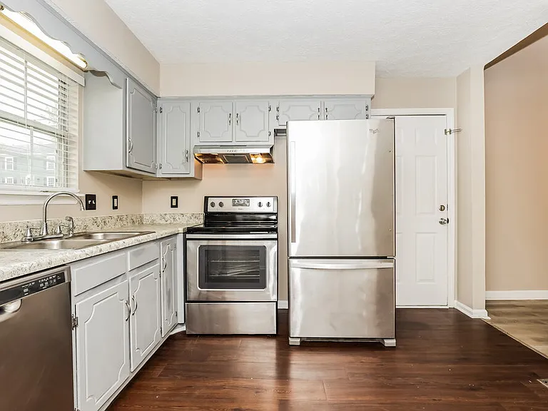 5340 Village Way — Photo 7