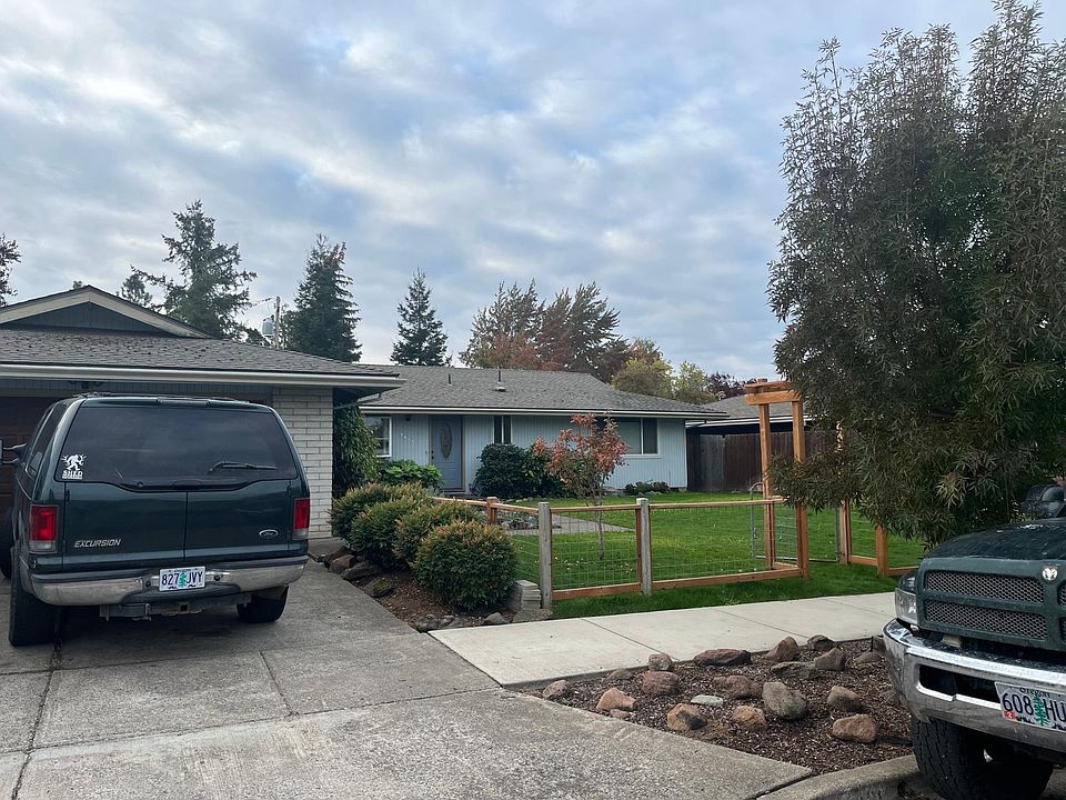 2nd image of 2480 Amaryllis St