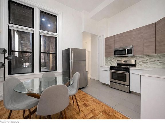 5th image of 1160 N Lasalle St