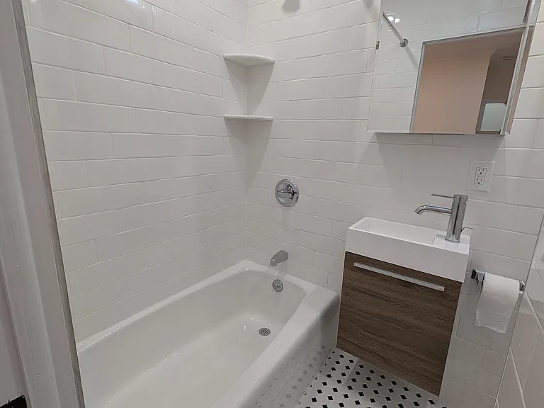 110 6th Ave #6 — Photo 11