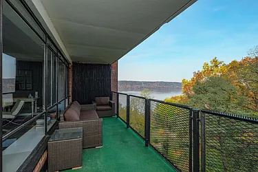 Sold by Houlihan Lawrence