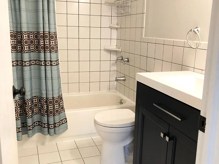 1784 Foxon Rd #1A — Photo 11