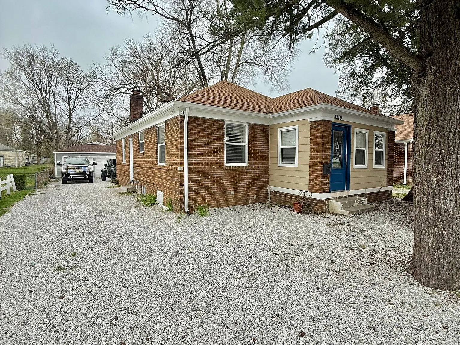4 bed, 2.0 bath, 1962 sqft, $2,100 — Photo 2