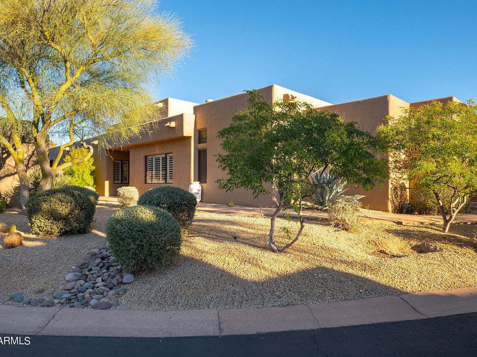 2 bed, 2.5 bath, 2233 sqft, $6,000 — Photo 2