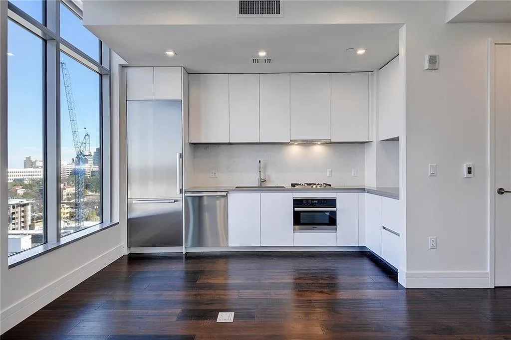 Building Photo - 501 West Ave #1206