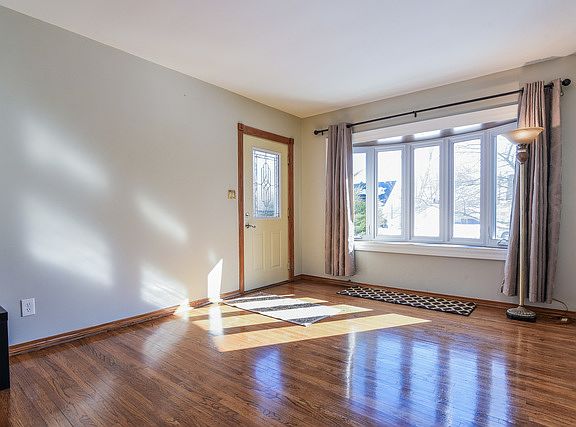 5th image of 303 Lakelawn Blvd