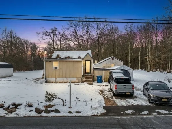 107 Oak Grove Rd, Raritan Twp., NJ 08822