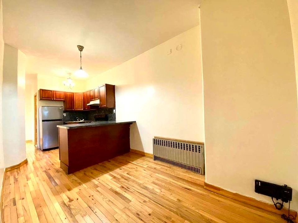 1st image of 242 Melrose St #3