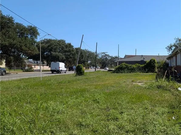 1527 Benton St, New Orleans, LA 70117