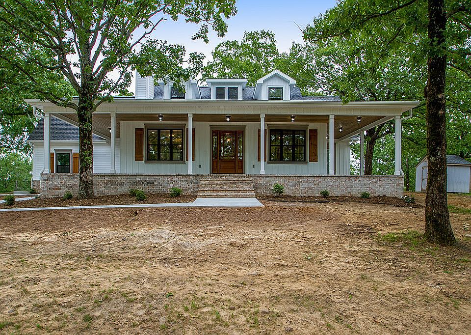 28 Spring Hill Dr