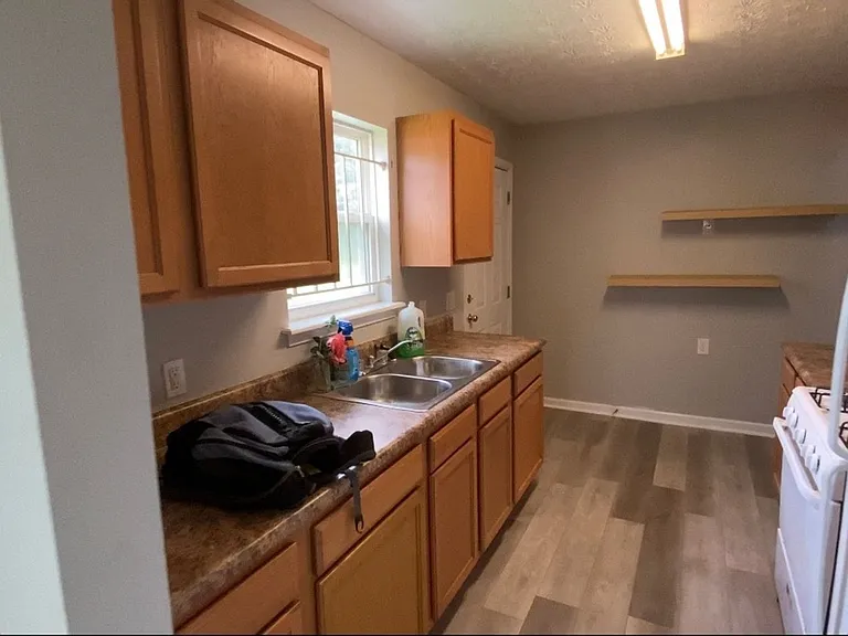 403 Elm St NW — Photo 2