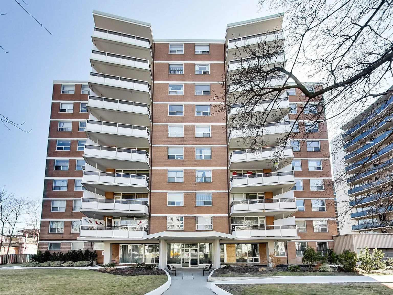 Cosburn Apartments — Photo 3