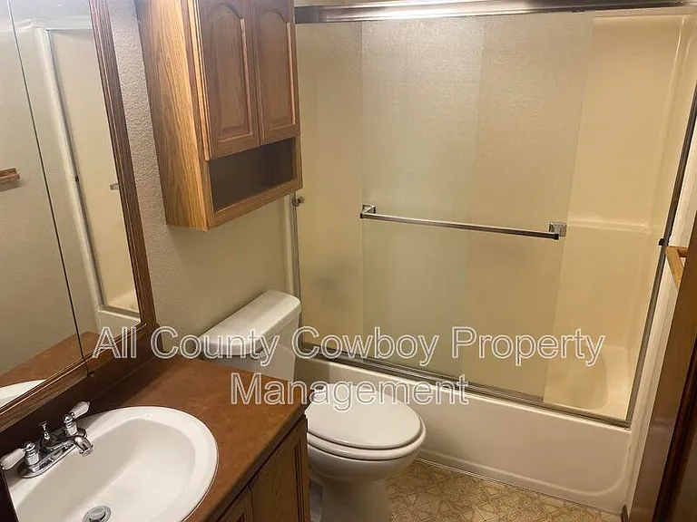 2132 Carrington Ct — Photo 8