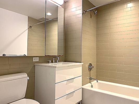 4th image of 535 W 43rd St #14F
