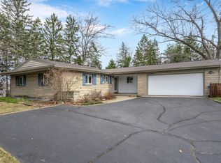 3304 Fair Oaks Dr, Kalamazoo, MI