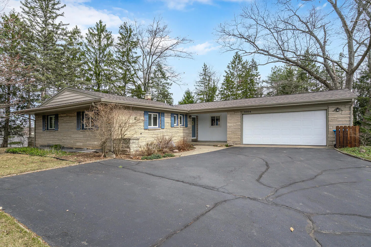 3304 Fair Oaks Dr photo 1