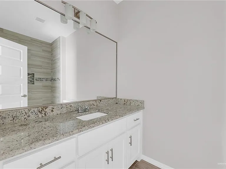 5201 N Winona Dr #3 — Photo 12