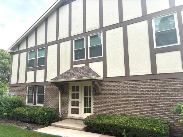 140 W Golf Rd APT A, Libertyville, IL 60048