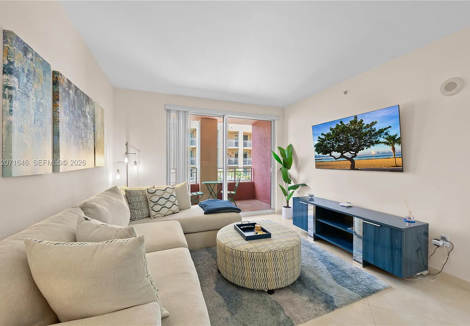 Toscano Condo — Photo 2