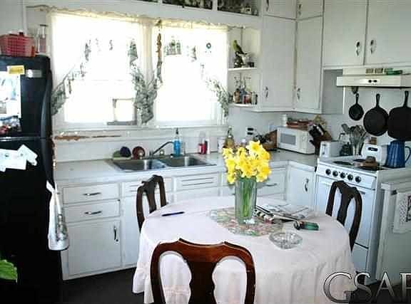 3rd image of 1005 N Shiawassee St