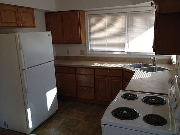 4th image of 1410 Brookside Dr