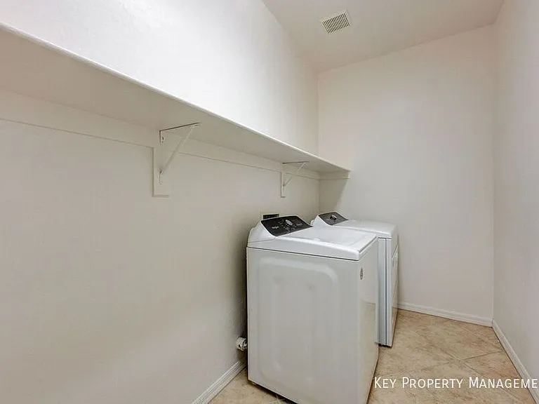 81 Lovage St — Photo 16
