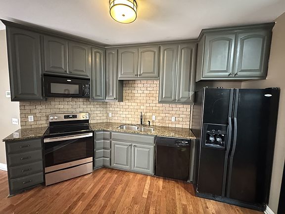 5th image of 21 E Center St