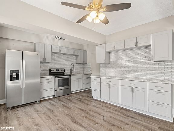 5th image of 5040 N Marine Dr APT B2