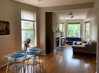 920 W Roscoe St APT 3, Chicago, IL 60657