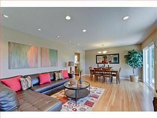 3rd image of 923 The Dalles Ave