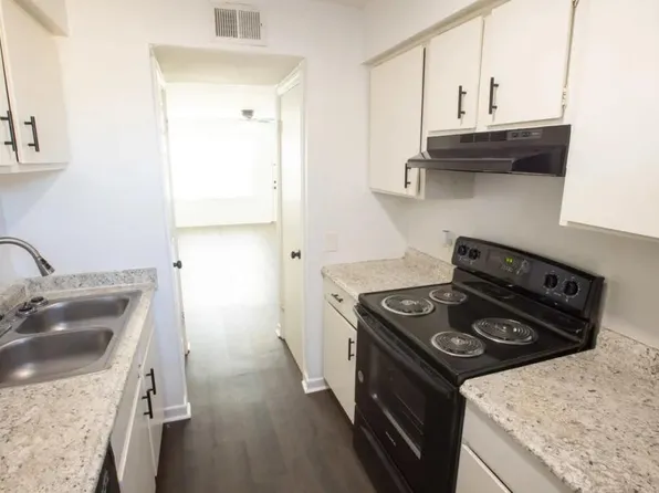 Goodwood Court at Mid-City