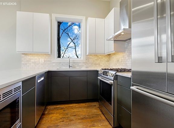 4th image of 832 N Marshfield Ave #3