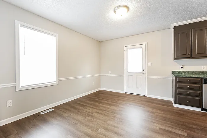 308 Boyd St — Photo 8