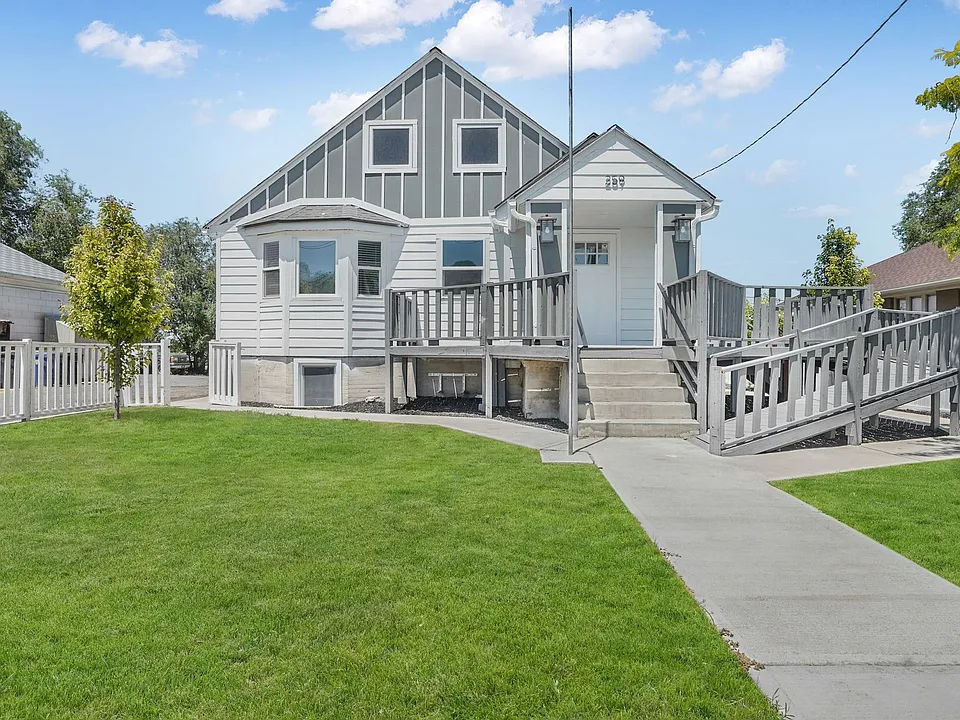 259 E Main St