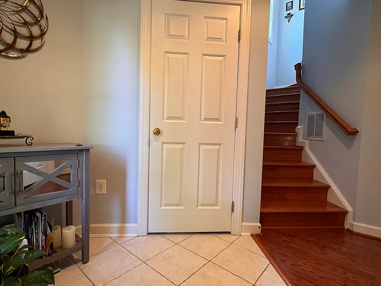 3670 Carriage Hill Dr — Photo 4