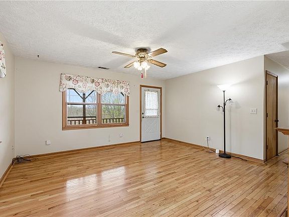 5th image of 143 Copperhead Rd