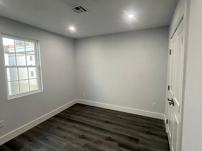 6112 Broadway #1 — Photo 9