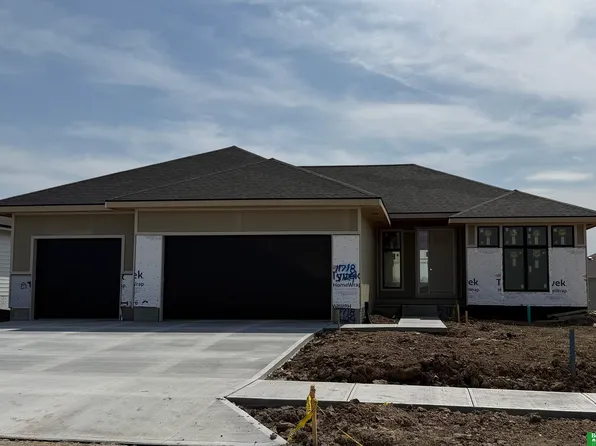 11718 S 124th Ave, Papillion, NE 68046