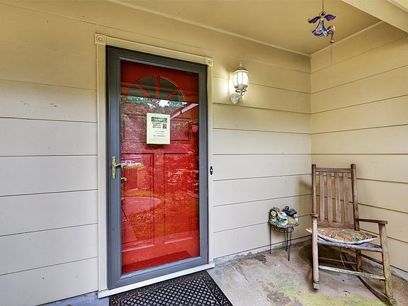 3rd image of 843 Belden Dr