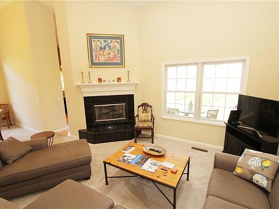 4th image of 1372 Somerville Dr