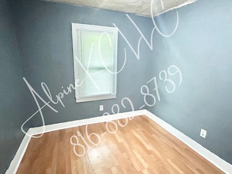 4943 Highland Ave — Photo 9