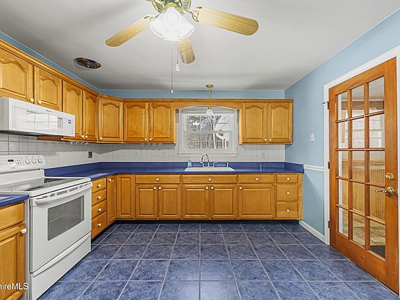 2nd image of 158 Eleanor Rd