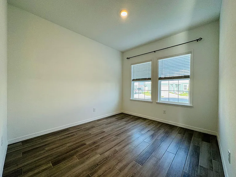 2175 Derwent Dr — Photo 19