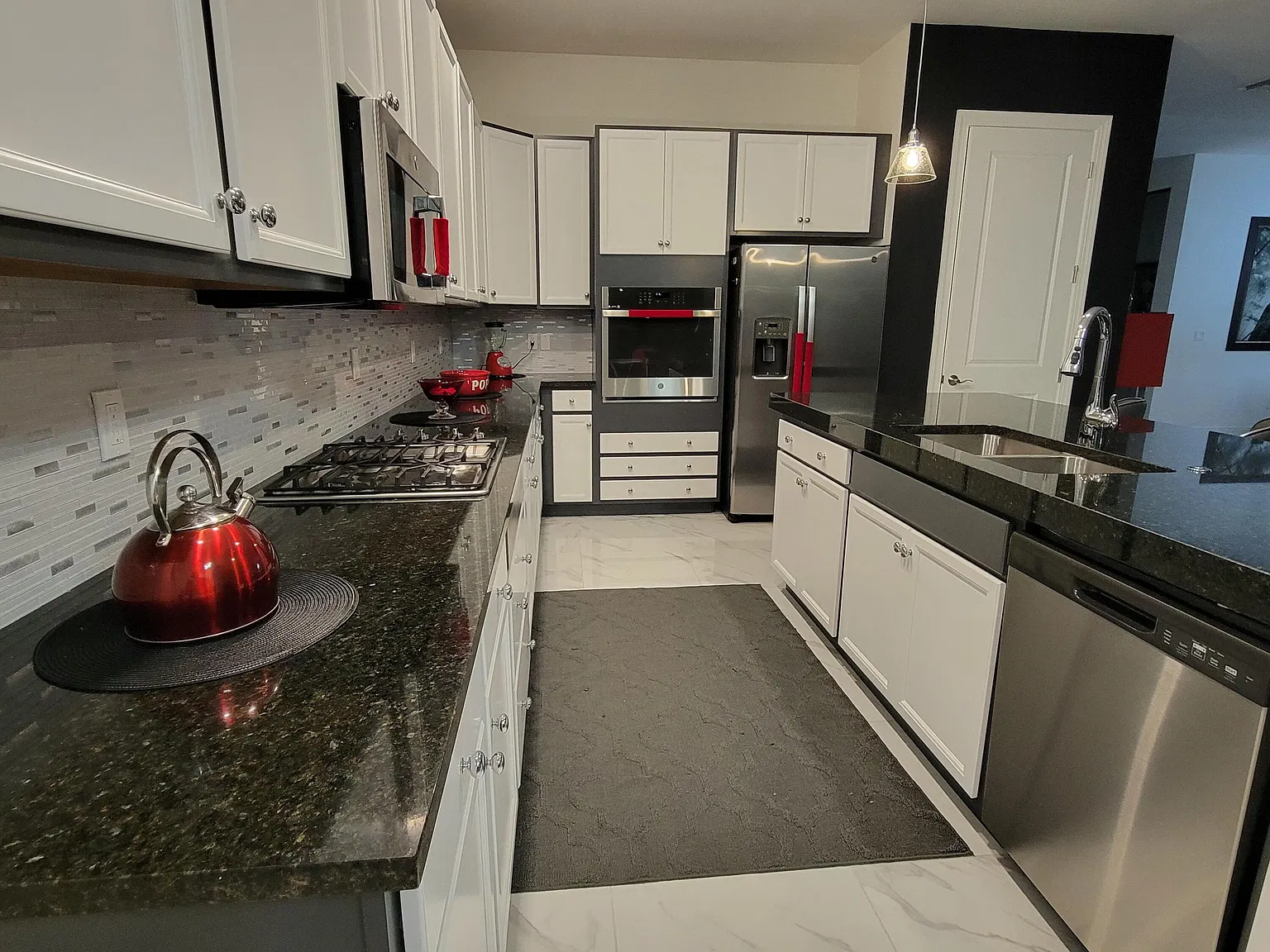 3 bed, 3.0 bath, 3066 sqft, $6,500 — Photo 2