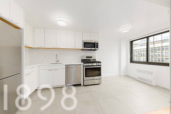 1st image of 135 W 96th St APT 10C