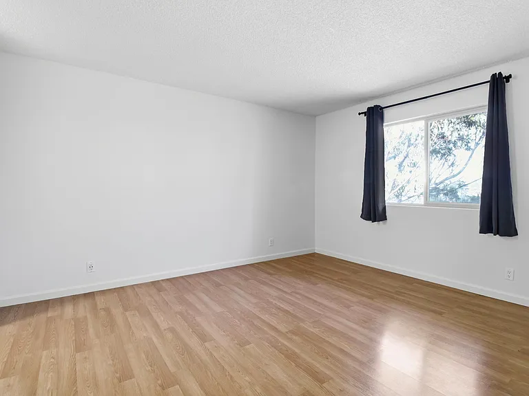 303 Philip Dr — Photo 12