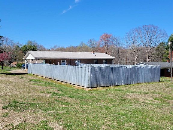 3rd image of 1564 Catawba Ter